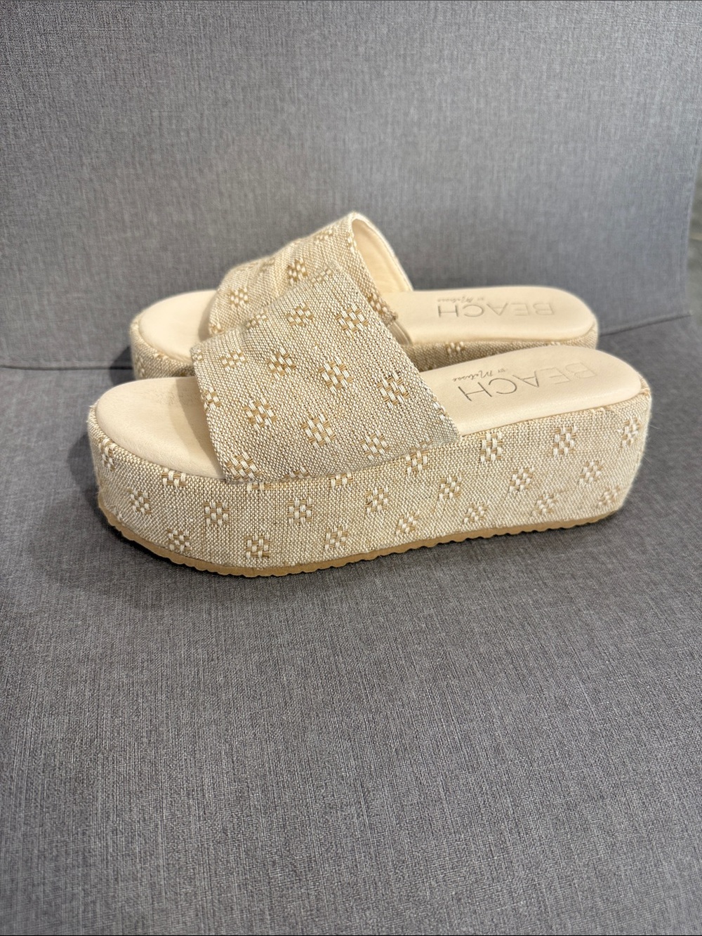 Neutral Platform Slide - Picture 3 of 4
